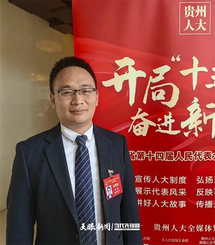 省人大代表，黄平县旧州镇白纸桥村党总支书记、村委会主任杨俊